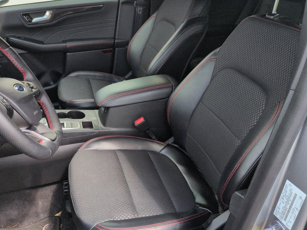 Used 2024 Ford Escape ST-Line w/ Tech Pack #1 AWD/4WD image 7