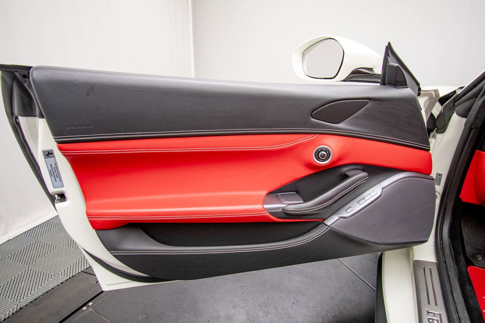 Used 2019 Ferrari Portofino RWD image 45