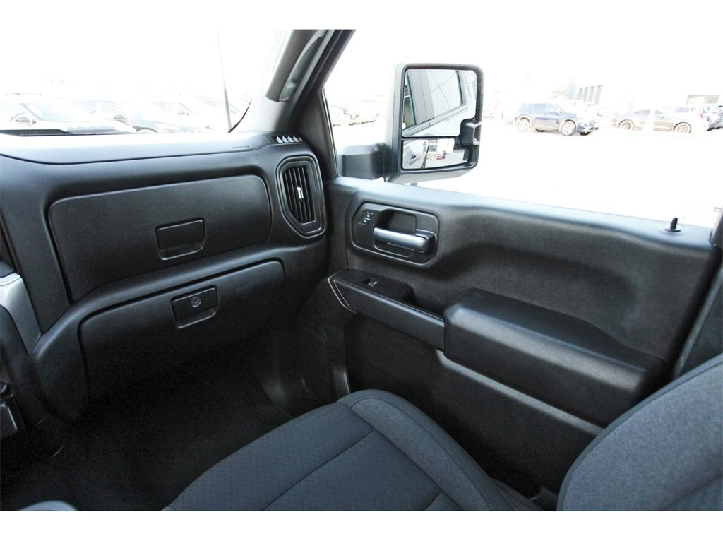 Used 2025 Chevrolet Silverado 2500 Custom w/ Custom Value Package image 8