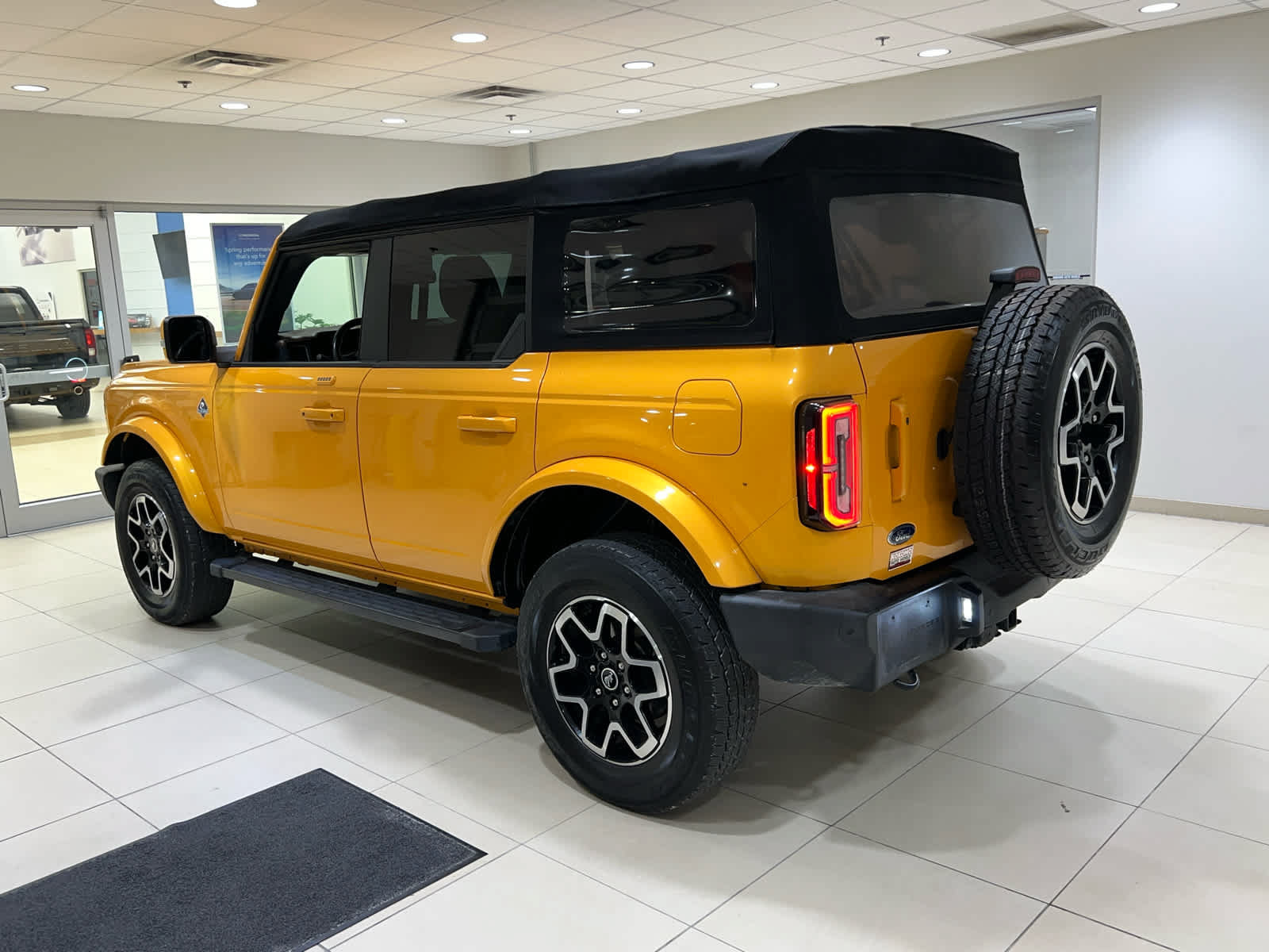 Used 2022 Ford Bronco Outer Banks AWD/4WD image 14