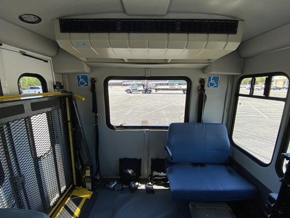 Used 2014 Ford F550 2WD Regular Cab Super Duty image 40
