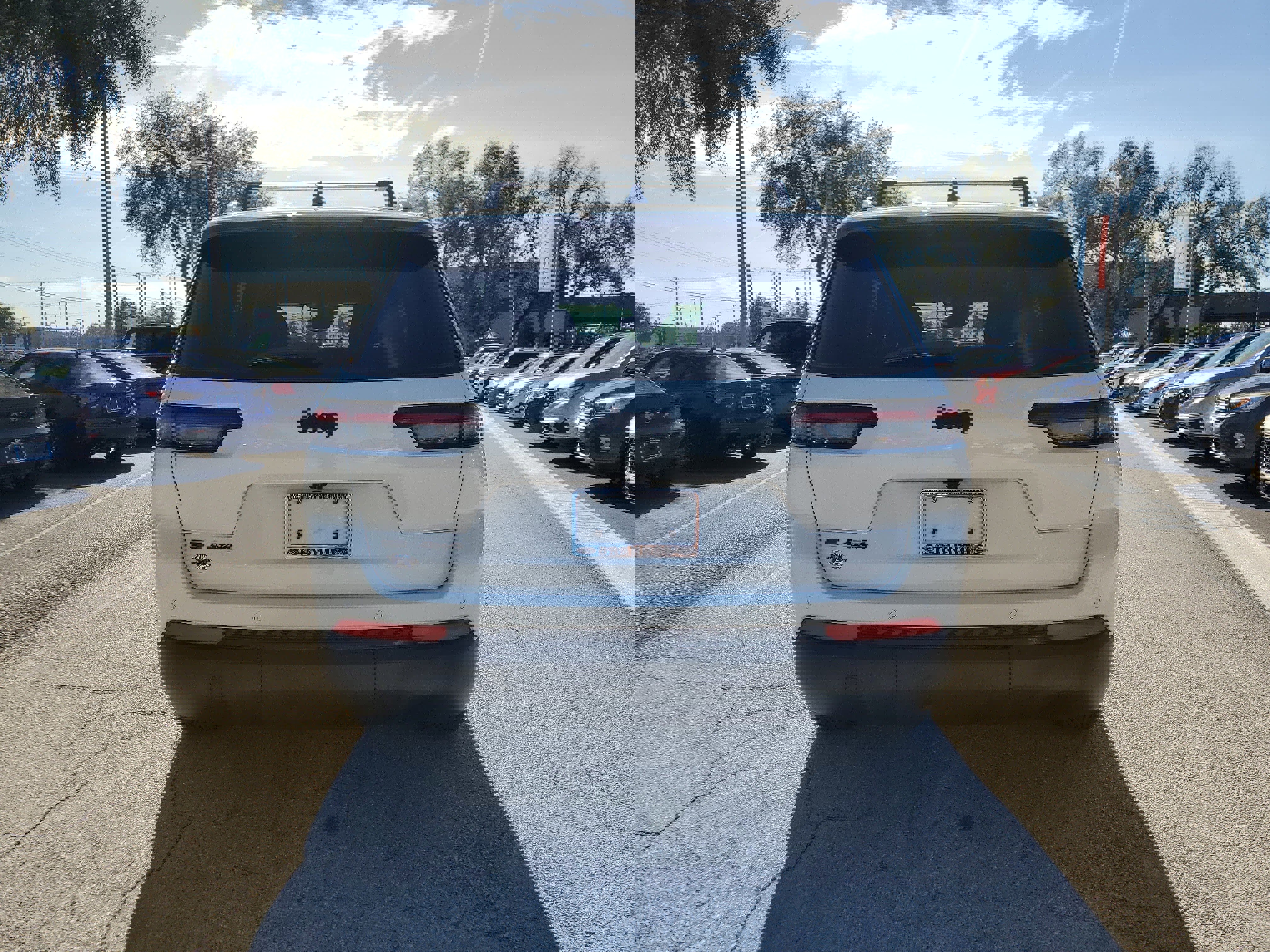 Used 2021 Jeep Grand Cherokee L Laredo image 8