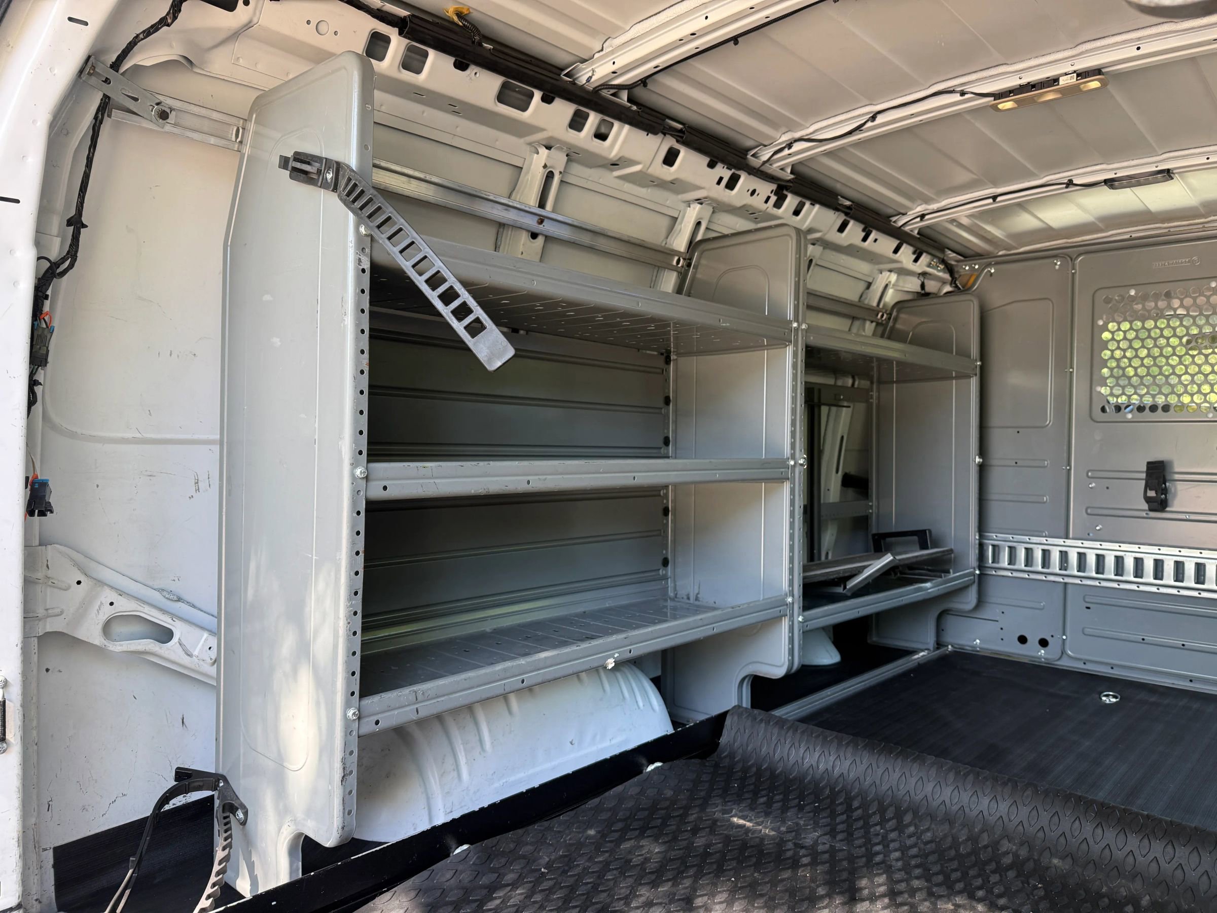 Used 2015 Chevrolet Express 2500 image 22