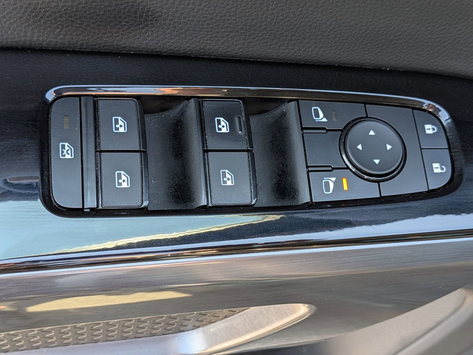 Used 2024 Nissan Pathfinder SL AWD/4WD image 14