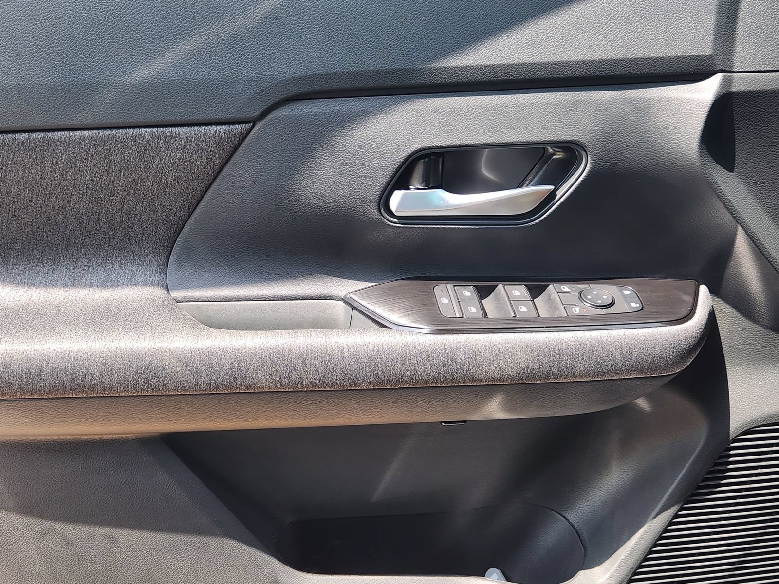New 2026 Nissan Kicks SV w/ SV Premium Package FWD image 21