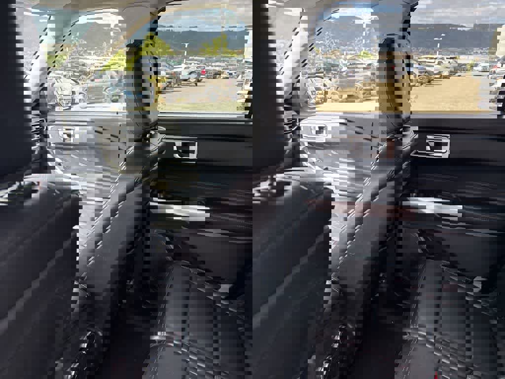 Used 2020 Ford Explorer XLT w/ Equipment Group 202A RWD image 10