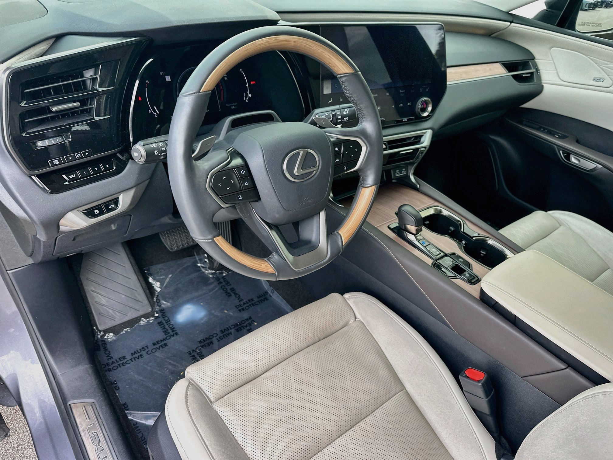 Used 2023 Lexus RX 350 FWD w/ Cold Area Package image 9