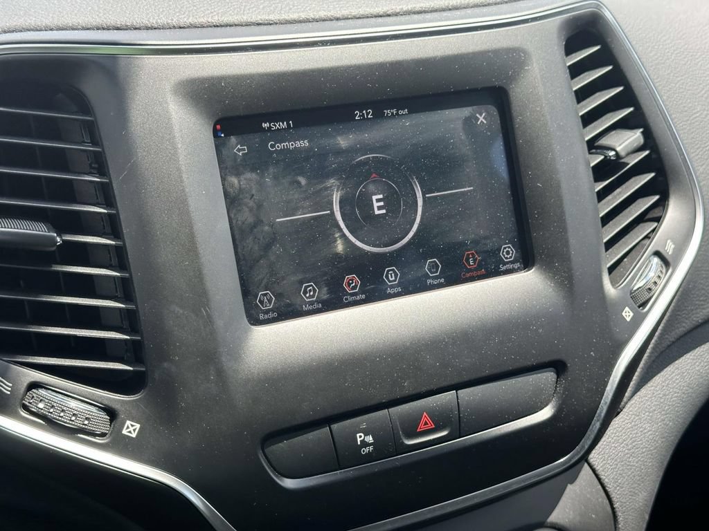 Used 2020 Jeep Cherokee Latitude Plus FWD image 26