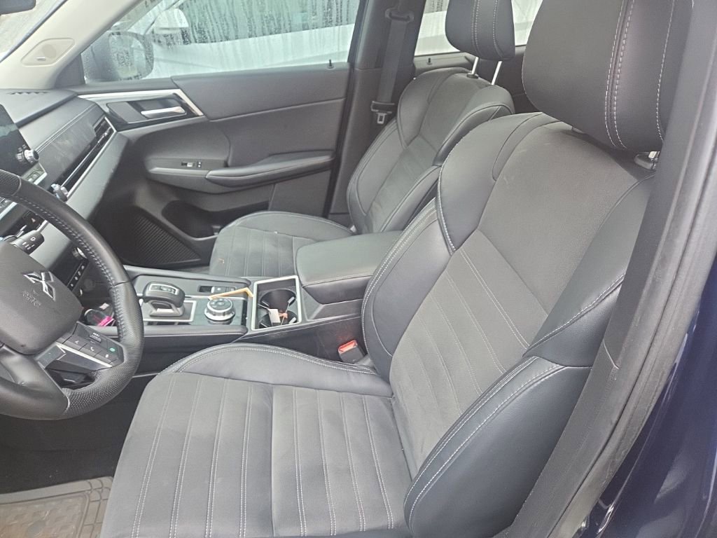 Used 2023 Mitsubishi Outlander SE image 7