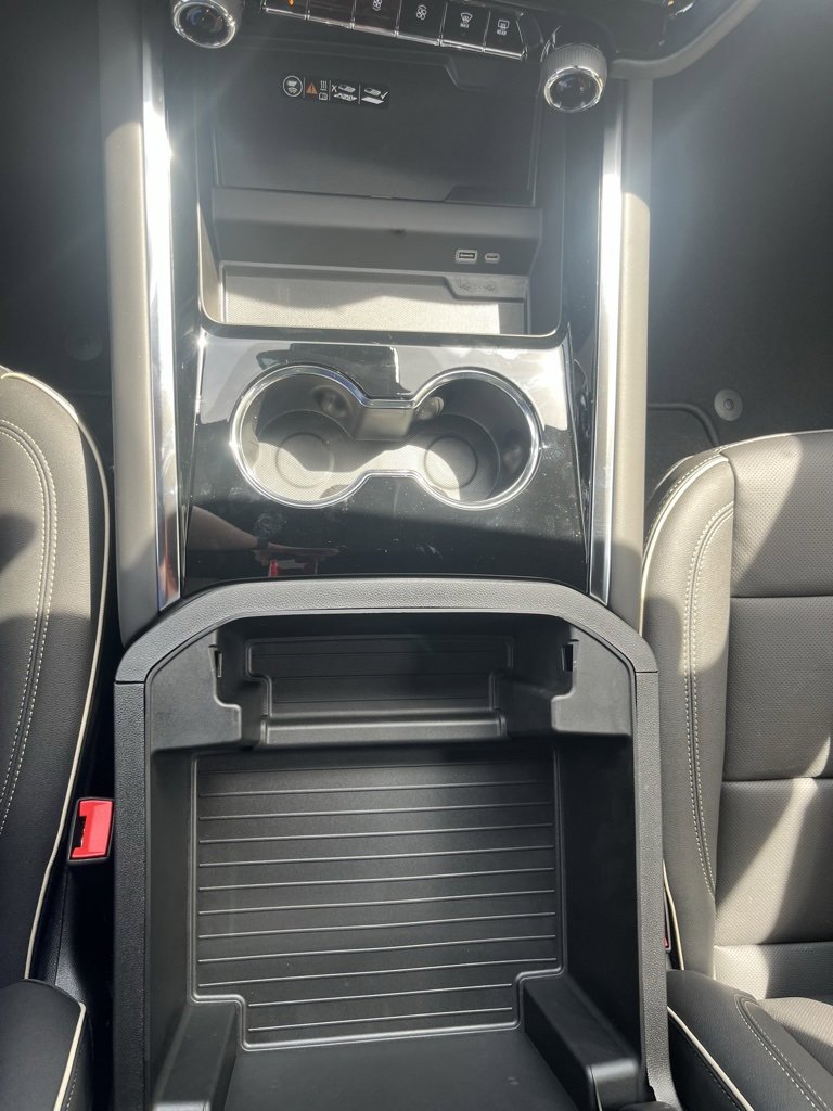 New 2025 Chevrolet Suburban Premier image 21