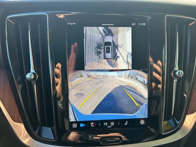 Used 2025 Volvo V60 B5 Cross Country Plus image 23