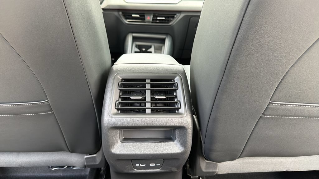 New 2026 Volkswagen Tiguan SE FWD image 28