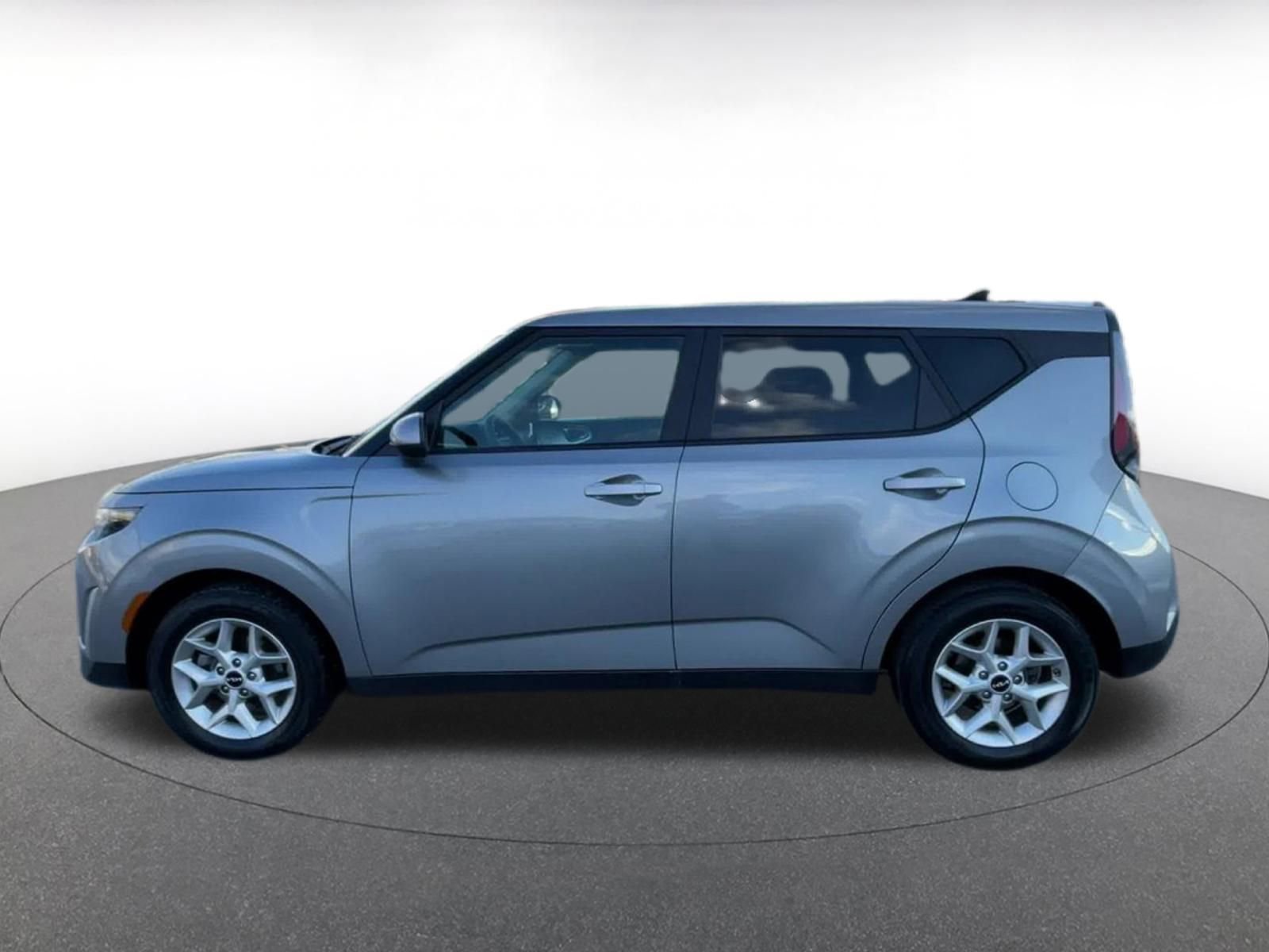 Used 2025 Kia Soul LX w/ LX Technology Package image 9