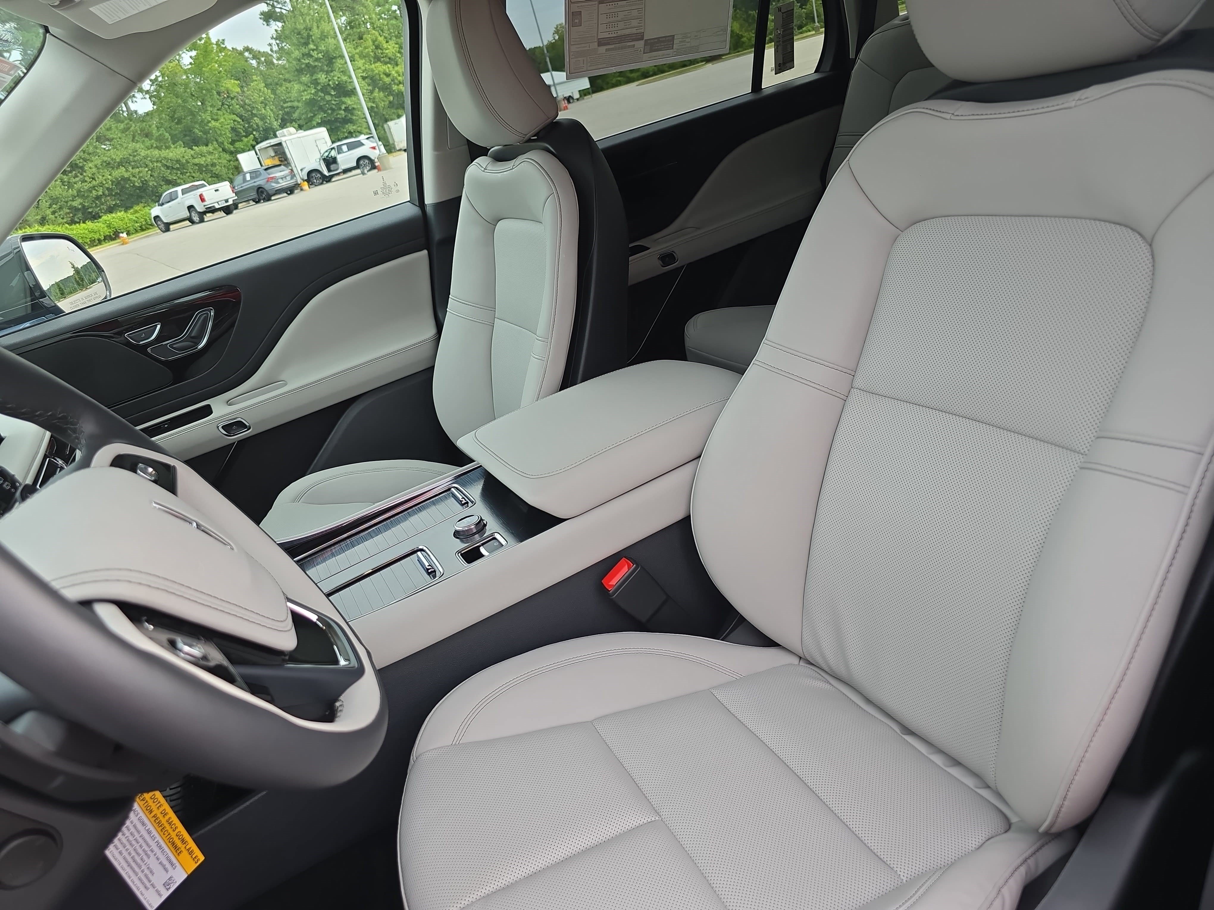 New 2026 Lincoln Aviator AWD image 18
