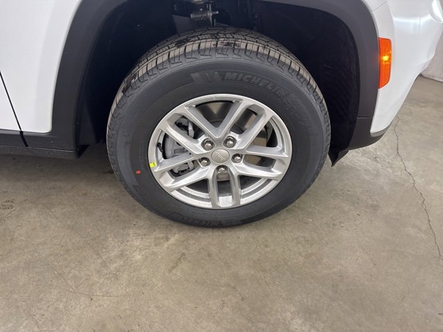 New 2025 Jeep Grand Cherokee L Laredo image 27