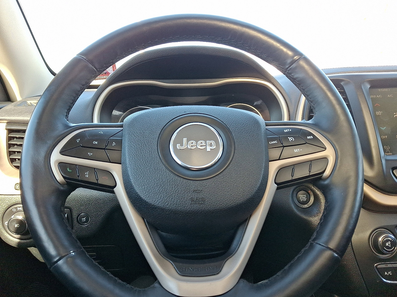 Used 2018 Jeep Cherokee Limited AWD/4WD image 21