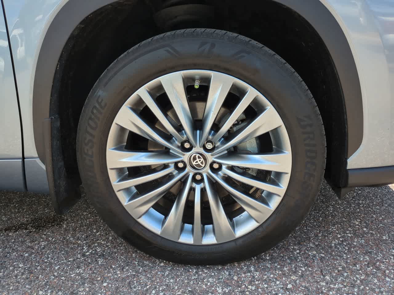 Certified 2024 Toyota Highlander Platinum AWD/4WD image 11