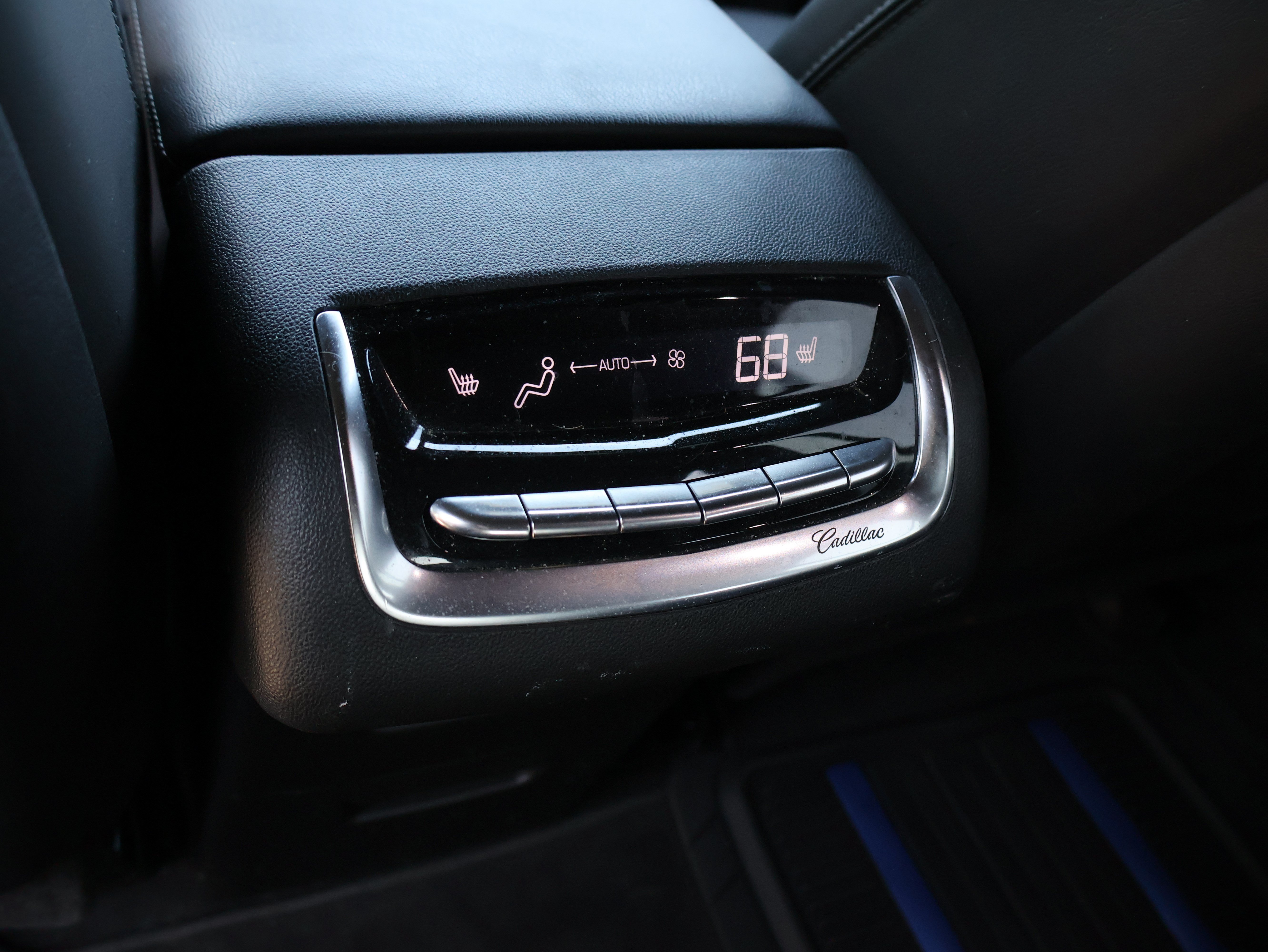 Used 2025 Cadillac XT6 Premium Luxury AWD/4WD image 16