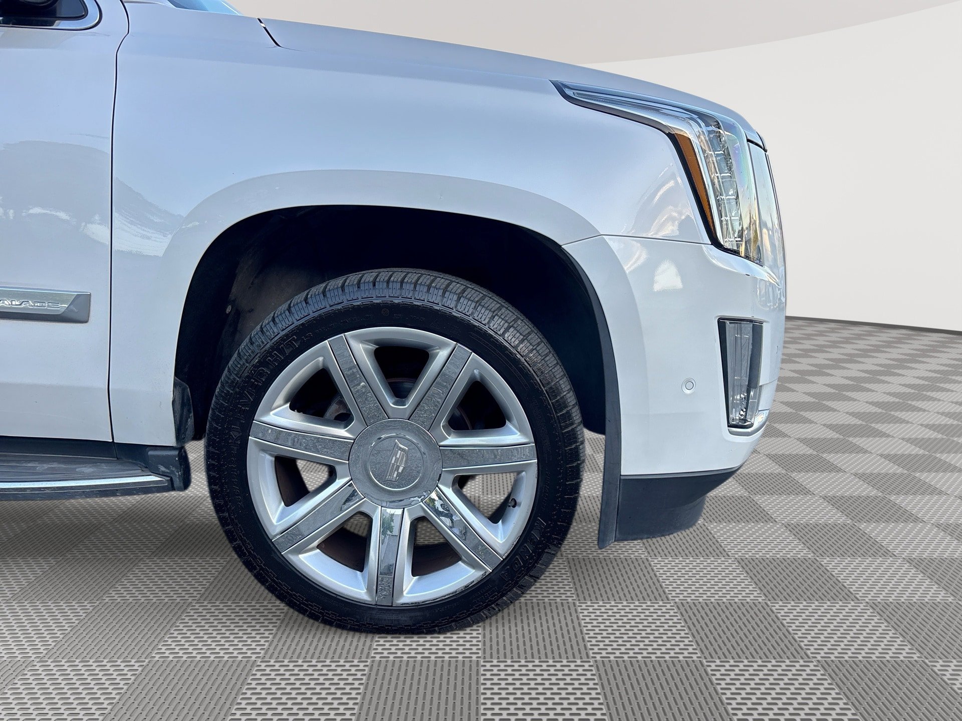 Used 2017 Cadillac Escalade Luxury AWD/4WD image 31