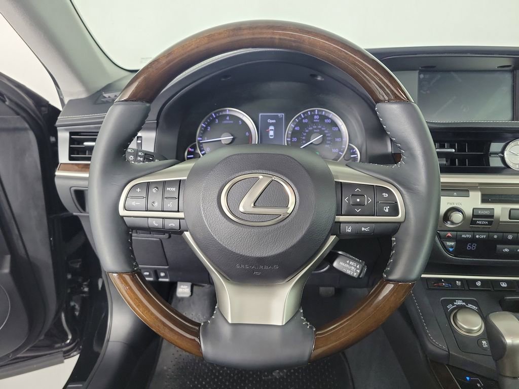 Used 2018 Lexus ES 350 350 w/ Luxury Package w/Wood Trim image 20