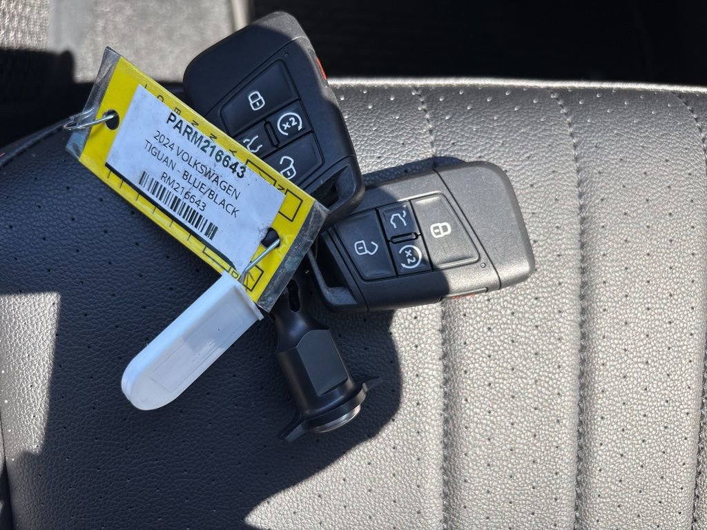 Used 2024 Volkswagen Tiguan Wolfsburg Edition image 36