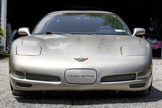 Used 2000 Chevrolet Corvette Coupe w/ Roof Pkg RWD image 13