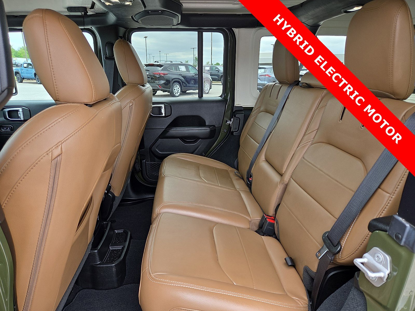 Used 2023 Jeep Wrangler Unlimited Sahara w/ Cold Weather Group AWD/4WD image 10