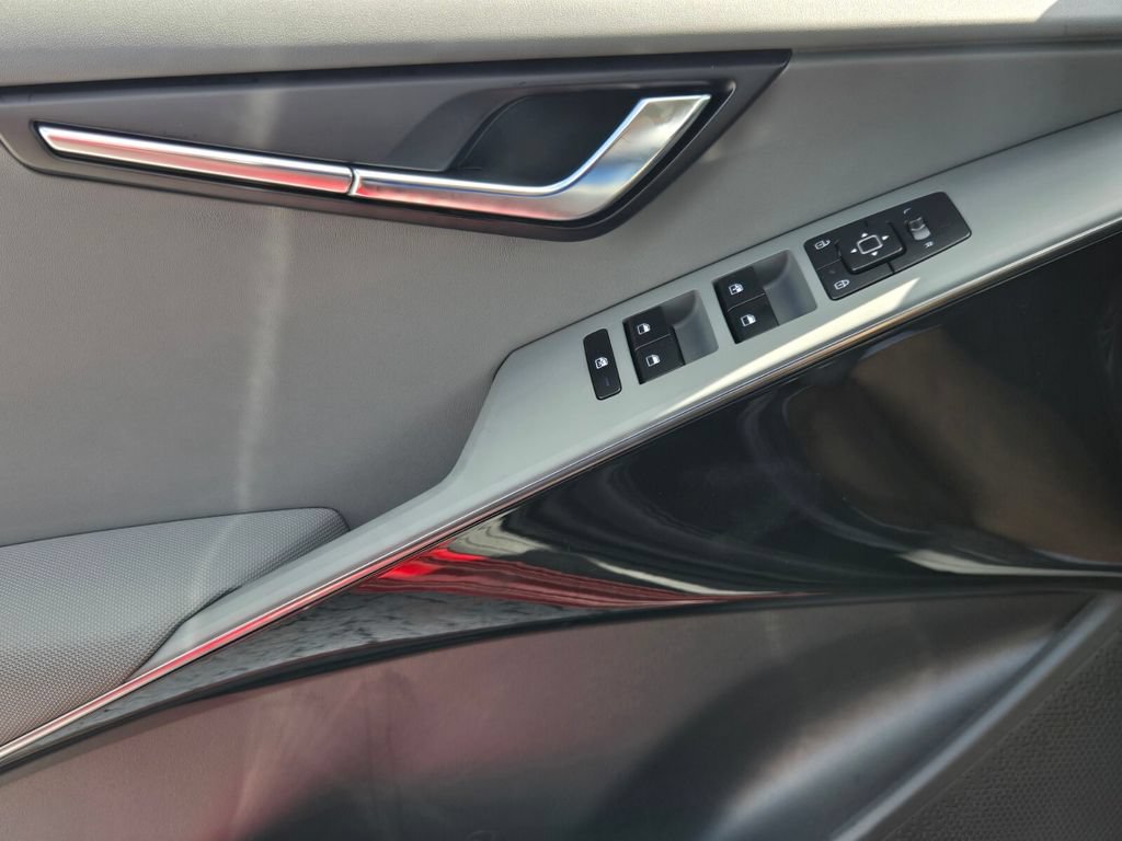 New 2026 Kia Niro EX FWD image 13