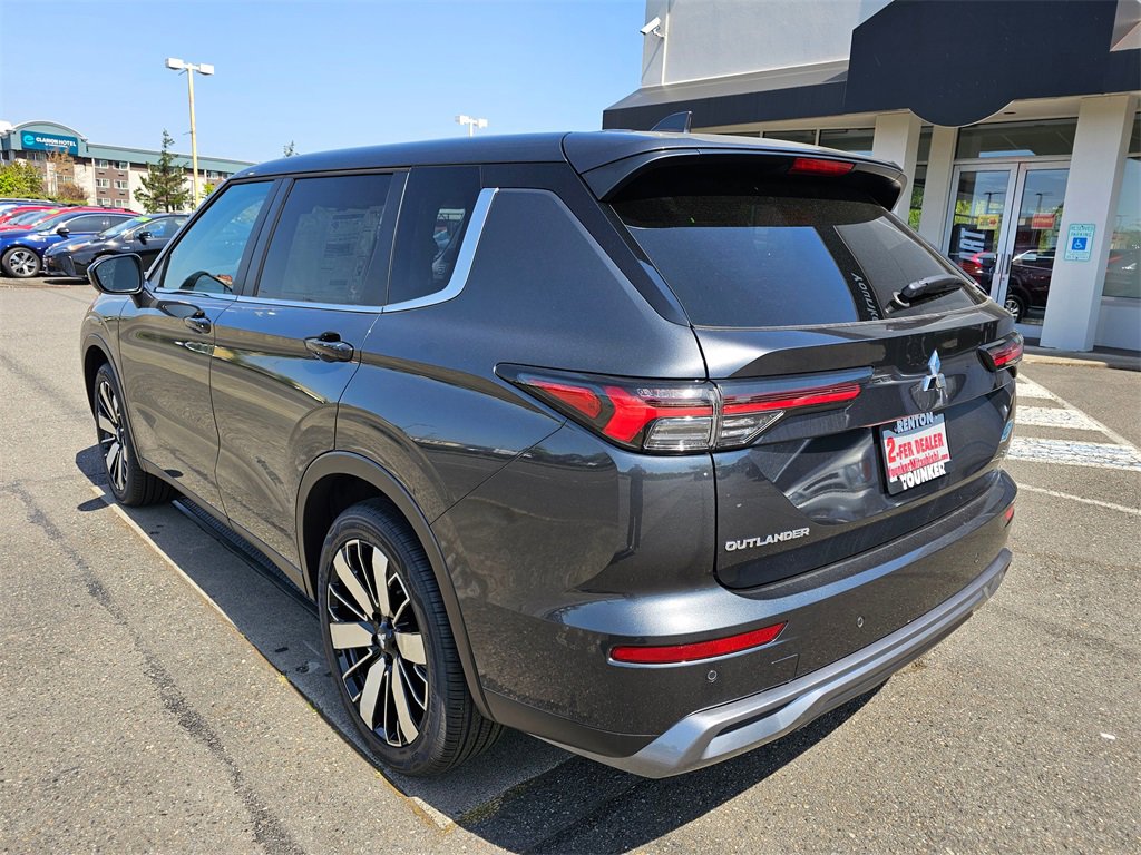 New 2025 Mitsubishi Outlander SE image 4