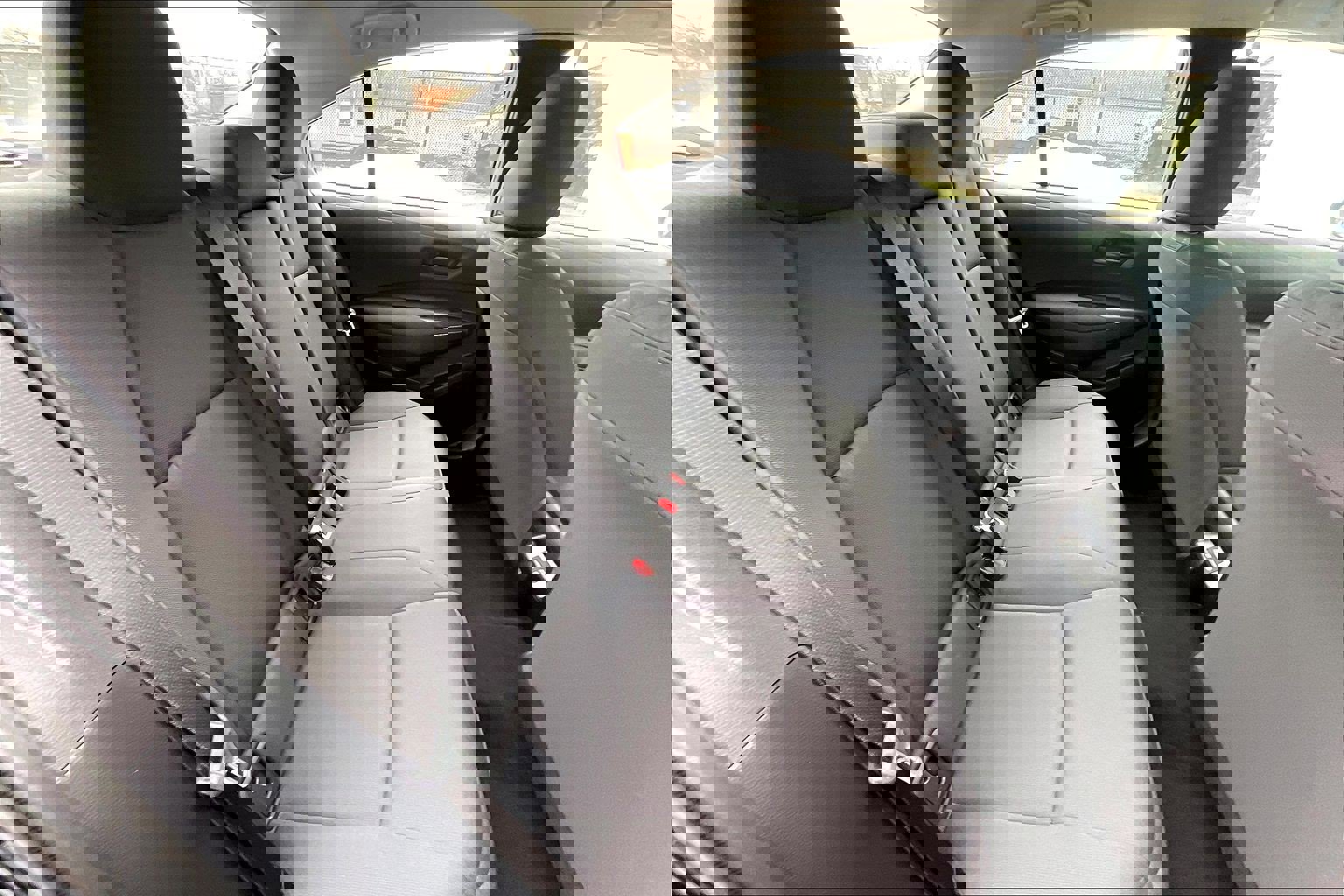 Used 2025 Toyota Corolla LE image 31