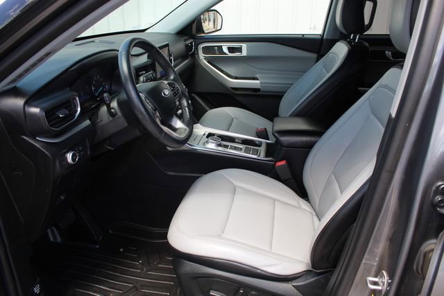 Used 2021 Ford Explorer XLT w/ Equipment Group 202A image 8