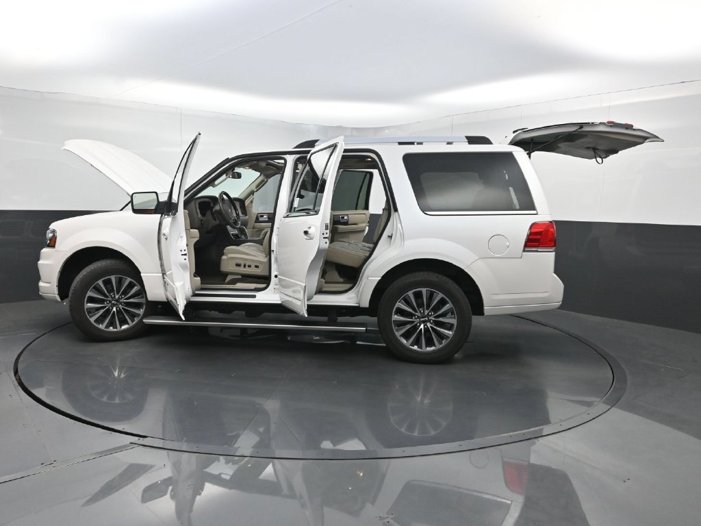 Used 2017 Lincoln Navigator Select RWD image 36