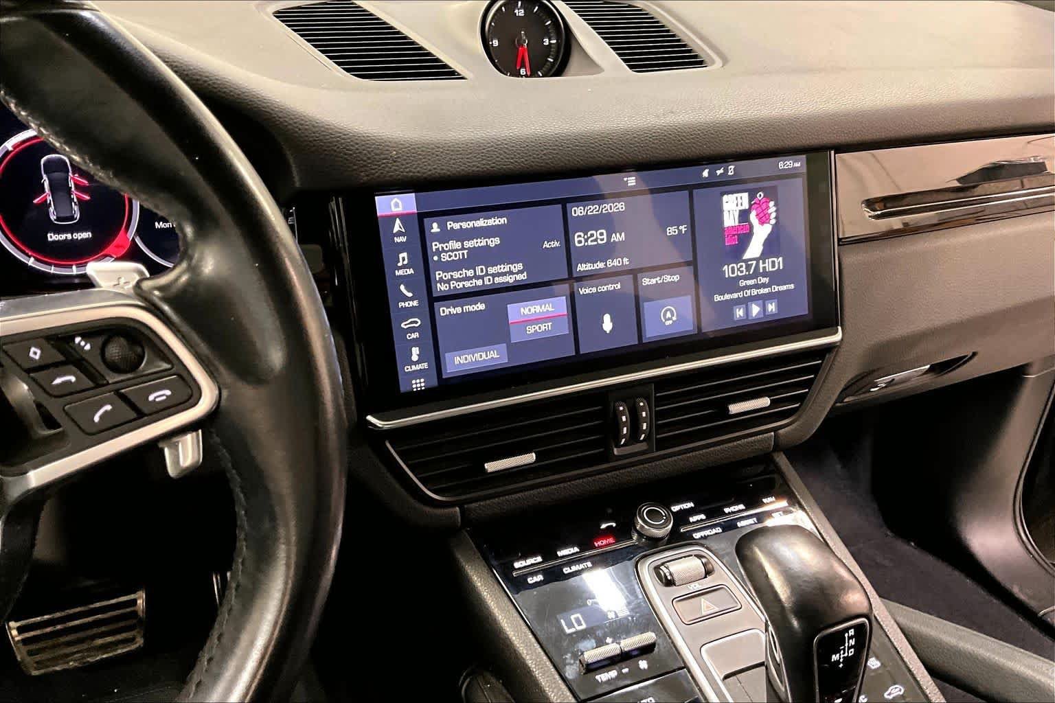 Used 2019 Porsche Cayenne S AWD/4WD image 7