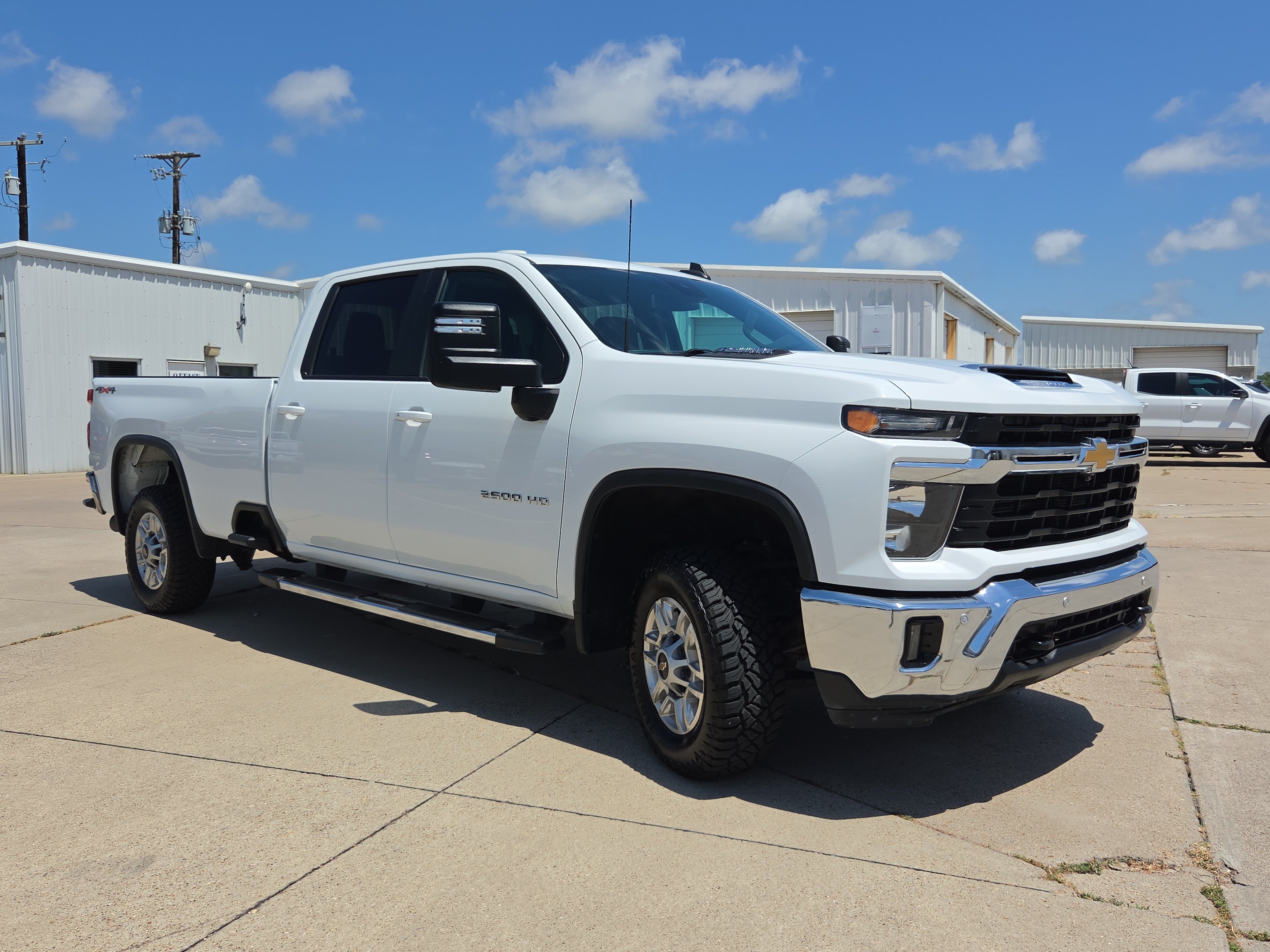 Used 2025 Chevrolet Silverado 2500 LT w/ Safety Package AWD/4WD image 3