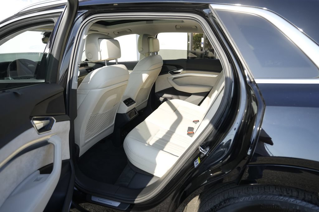 Used 2019 Audi e-tron Prestige AWD/4WD image 29