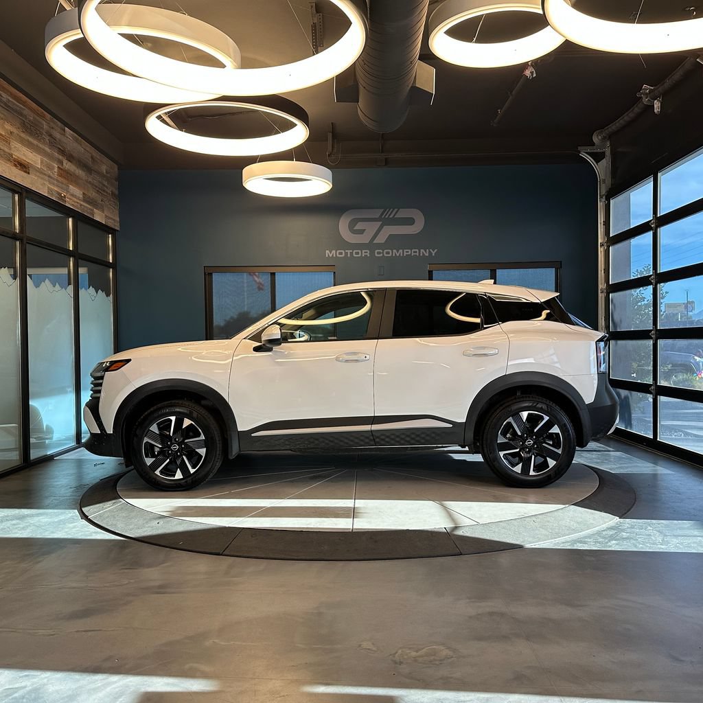 Used 2025 Nissan Kicks SV AWD/4WD image 6