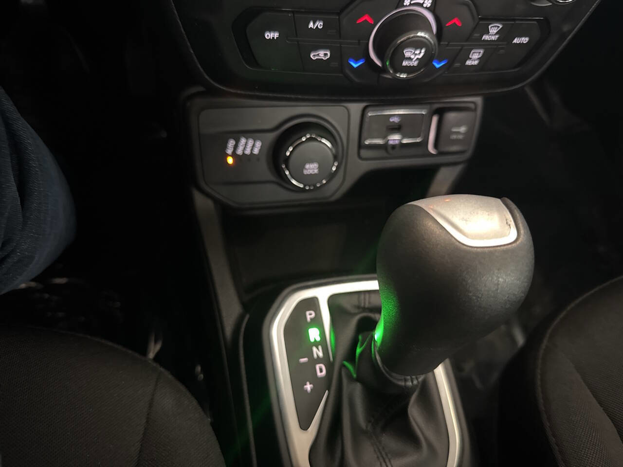 Used 2021 Jeep Renegade Latitude image 24