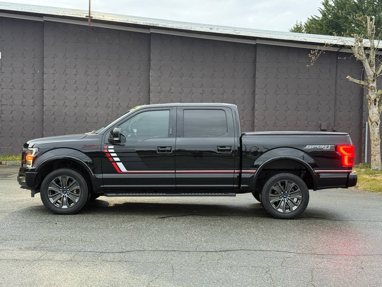 Used 2018 Ford F150 Lariat w/ Equipment Group 502A Luxury AWD/4WD image 5