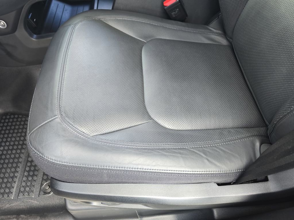 Used 2025 Land Rover Defender 110 Sedona Red Edition image 29