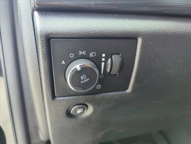 Used 2019 Jeep Grand Cherokee Laredo RWD image 28