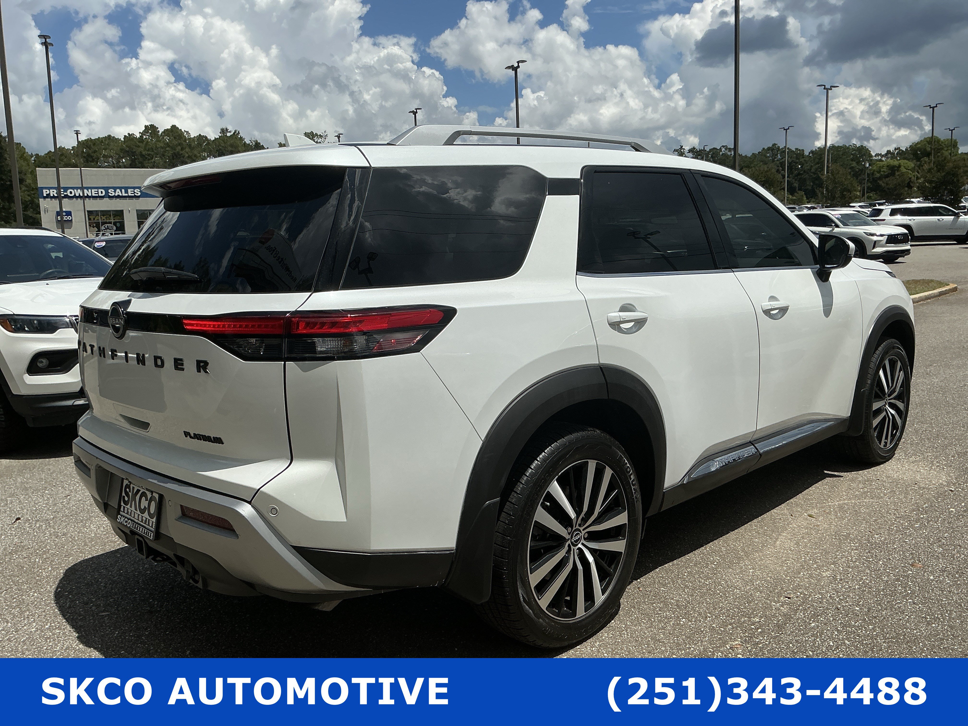 Used 2025 Nissan Pathfinder Platinum FWD image 5