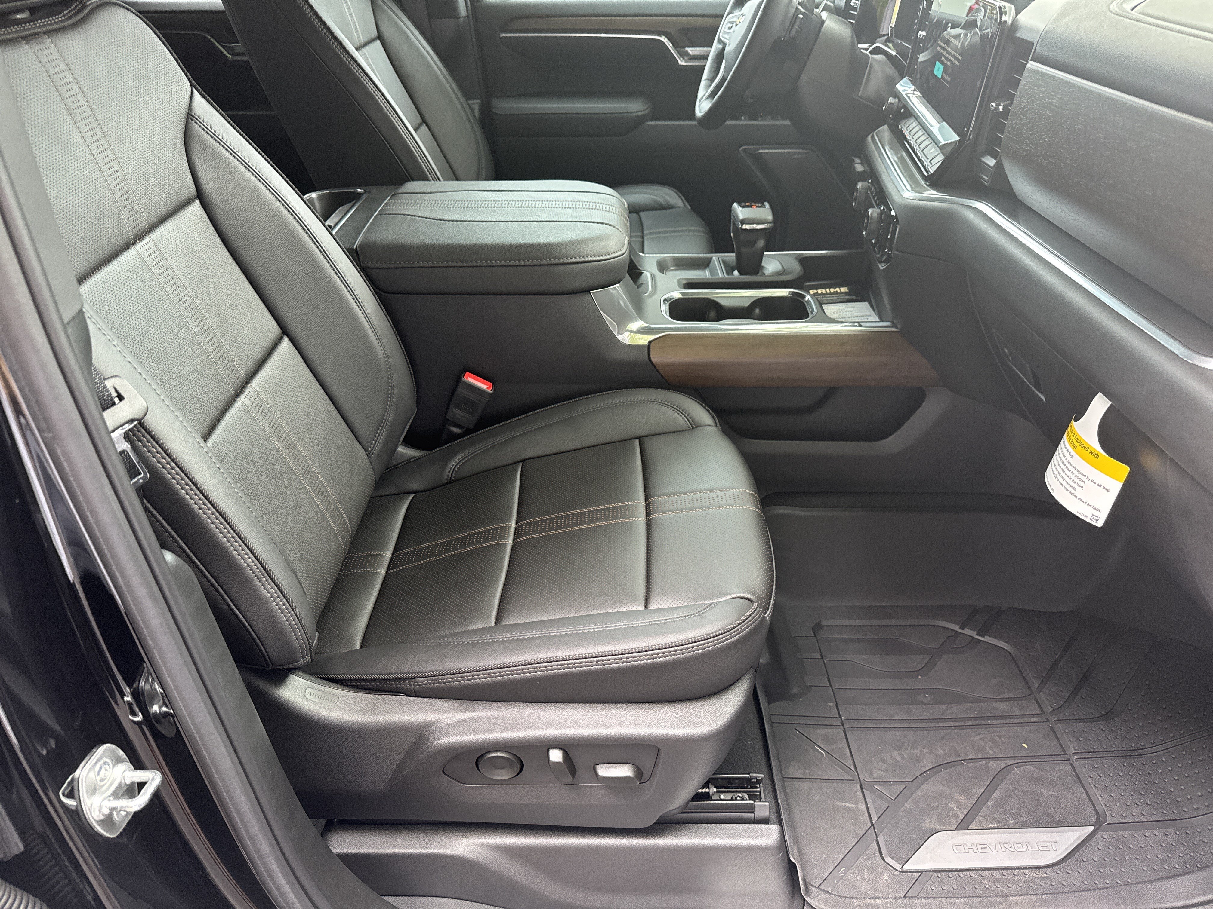 Used 2025 Chevrolet Silverado 1500 High Country AWD/4WD image 12