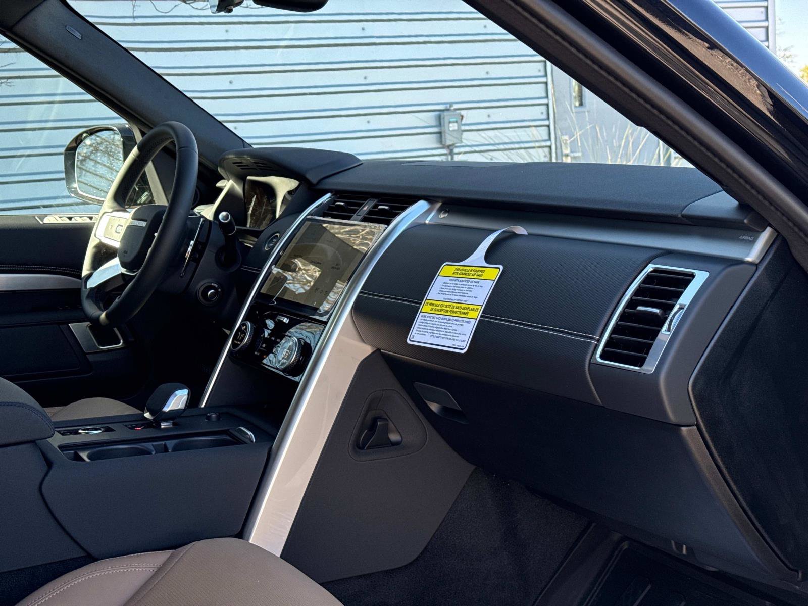 Certified 2025 Land Rover Discovery Dynamic SE image 10