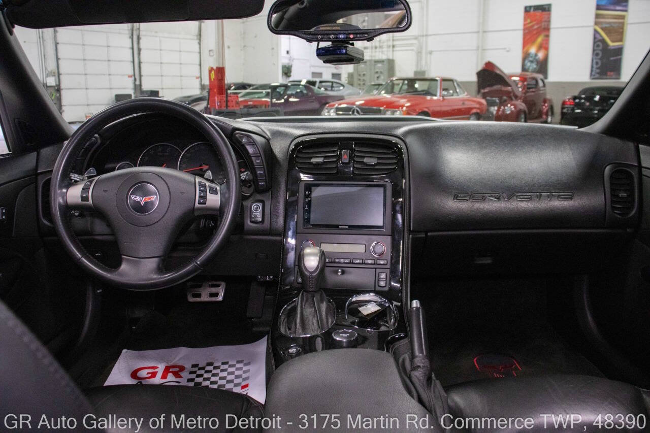Used 2009 Chevrolet Corvette Coupe w/ Preferred Equipment Group RWD image 17