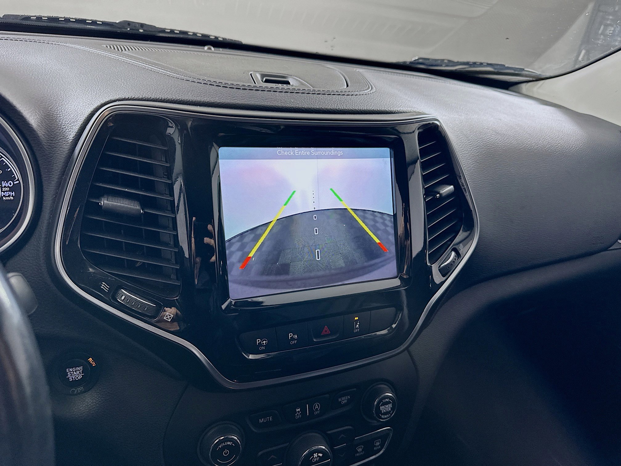 Used 2019 Jeep Cherokee Limited w/ Luxury Group AWD/4WD image 22