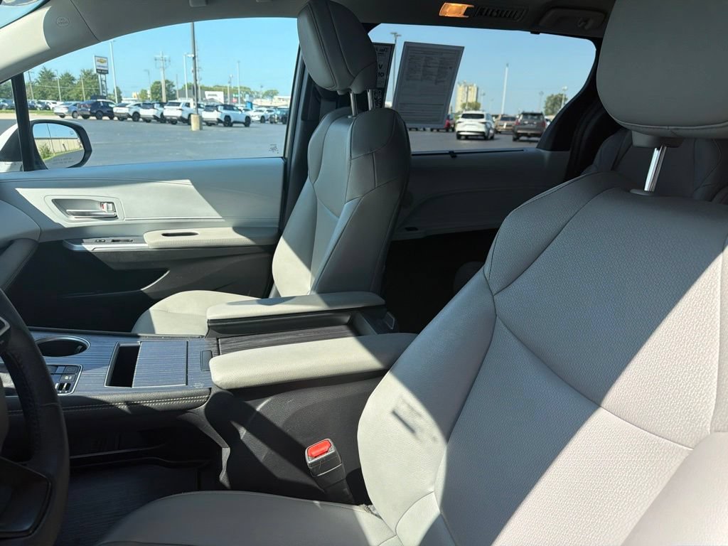 Certified 2025 Toyota Sienna XLE AWD/4WD image 14