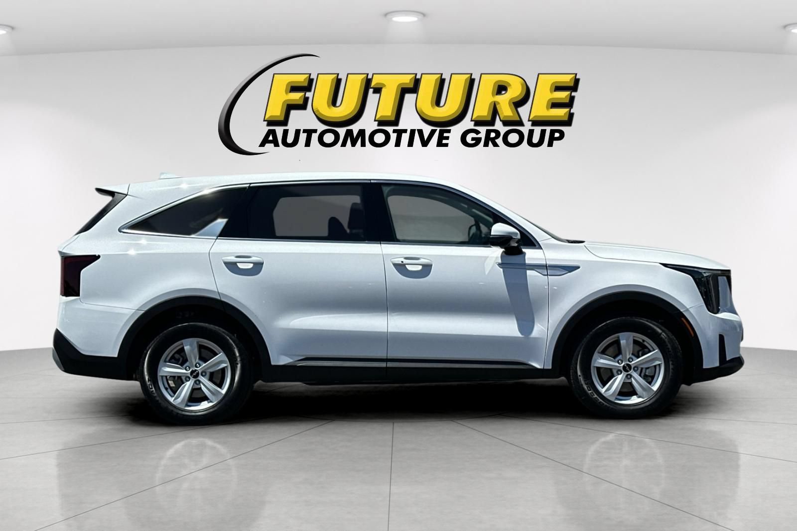 Used 2026 Kia Sorento LX FWD image 3