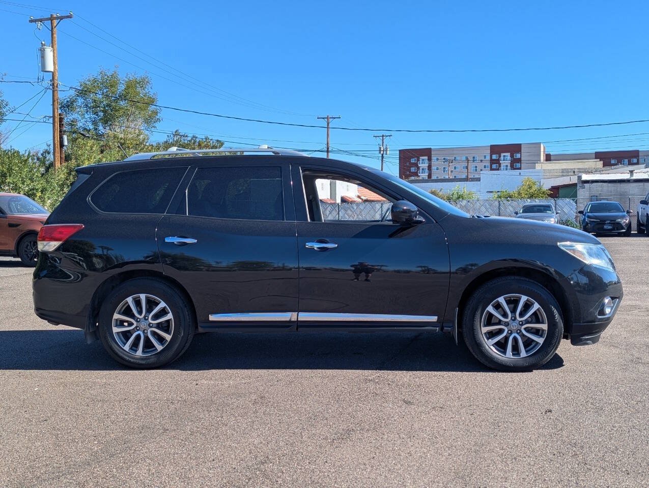 Used 2016 Nissan Pathfinder SL w/ SL Premium Package AWD/4WD image 2