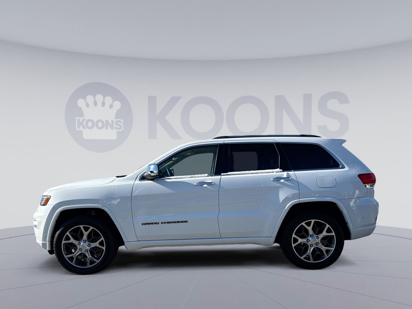 Used 2019 Jeep Grand Cherokee Overland image 2