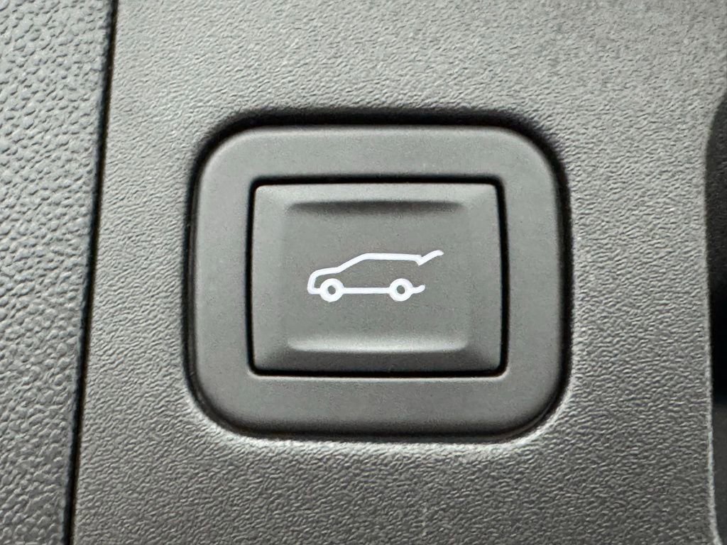 Used 2025 Cadillac XT5 Premium Luxury AWD/4WD image 11